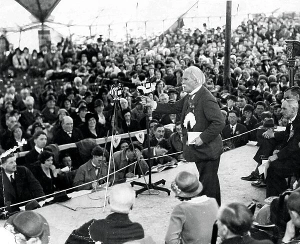The Rt Hon David Lloyd George at the Urdd Gobaith Eisteddfod at Machynlleth addressing