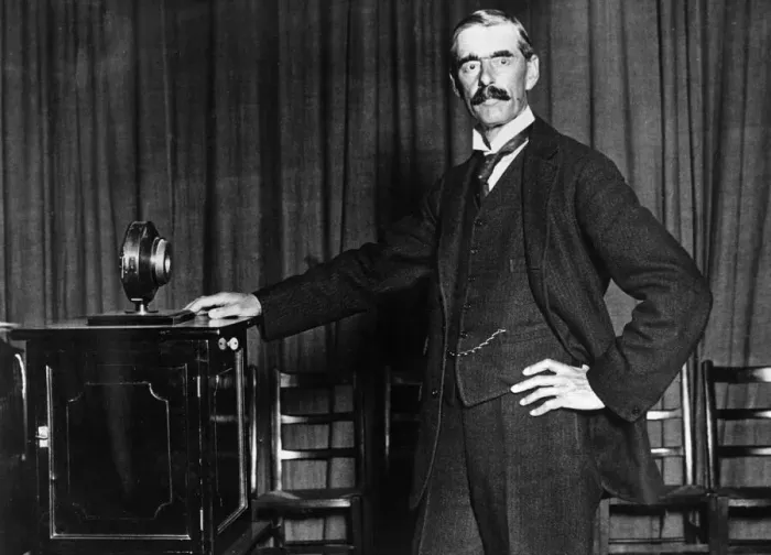 Framed Print : The Rt Hon Neville Chamberlain PC MP broadcasting from the Birmingham Station Framed Print : The Rt Hon Neville Chamberlain PC MP broadcasting from the Birmingham Station