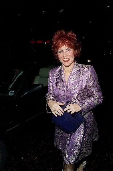 Ruby Wax Comedian  /  TV Presenter December 1998 Arriving at the LWT building in London