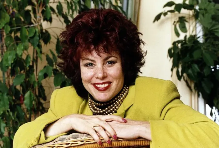 Framed Print : Ruby Wax Tv Presenter in her Holland Park Home