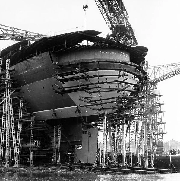 The rudder of the QE2 is held in position with winches and wooden blocks to await