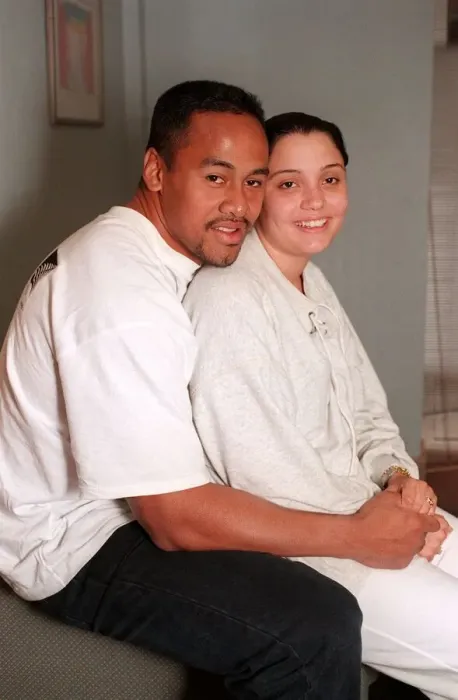 Framed Print : Rugby All Blacks star Jonah Lomu with Wife Tanya 1996 Framed Print : Rugby All Blacks star Jonah Lomu with Wife Tanya 1996