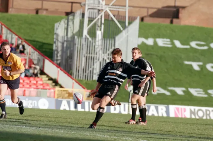 Framed Print : Rugby Union, Newcastle Falcons v Saracens. 31st October 1998 Framed Print : Rugby Union, Newcastle Falcons v Saracens. 31st October 1998