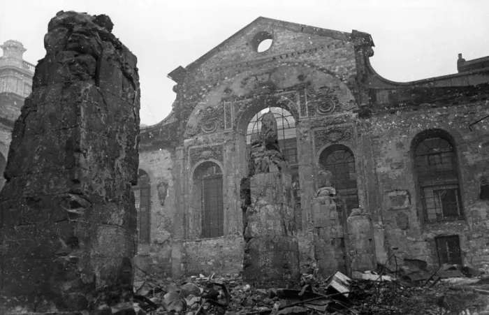 Framed Print : The ruins of Christ Church Greyfriars, also known as Christ Church Newgate Street