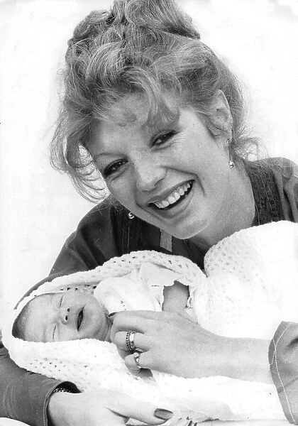 Rula Lenska with baby daughter Lara - August 1979 27  /  08  /  1979