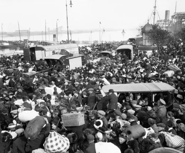 Framed Print : The rush of civilians to the quay at Antwerp to catch one of the boats evacuating