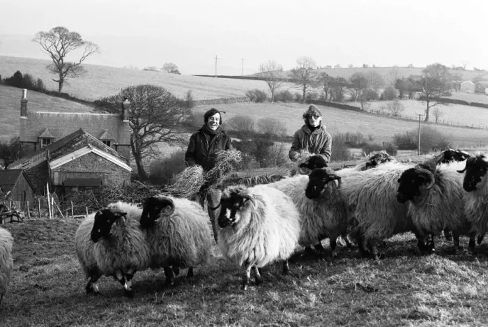 Framed Print : Russell Harty & close friend Madge Hindle, pictured at their farm house near the market Framed Print : Russell Harty & close friend Madge Hindle, pictured at their farm house near the market