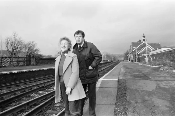 Framed Print : Russell Harty, Thelma Barlow (Coronation Streets Mavis Riley and Madge Hindle Framed Print : Russell Harty, Thelma Barlow (Coronation Streets Mavis Riley and Madge Hindle