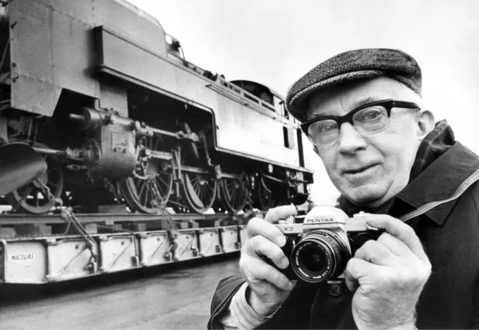 Framed Print : Russell Snowball, aged 61, of Fenham at North Shields to see the unloading of a Danish Framed Print : Russell Snowball, aged 61, of Fenham at North Shields to see the unloading of a Danish