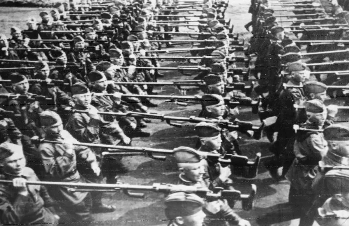 Framed Print : Russia moves first class reserves up to the front as reinforcements to the Red Army Framed Print : Russia moves first class reserves up to the front as reinforcements to the Red Army