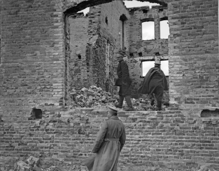 Framed Print : Russian officer inspect railway station (Radzivilov ) following bombardment