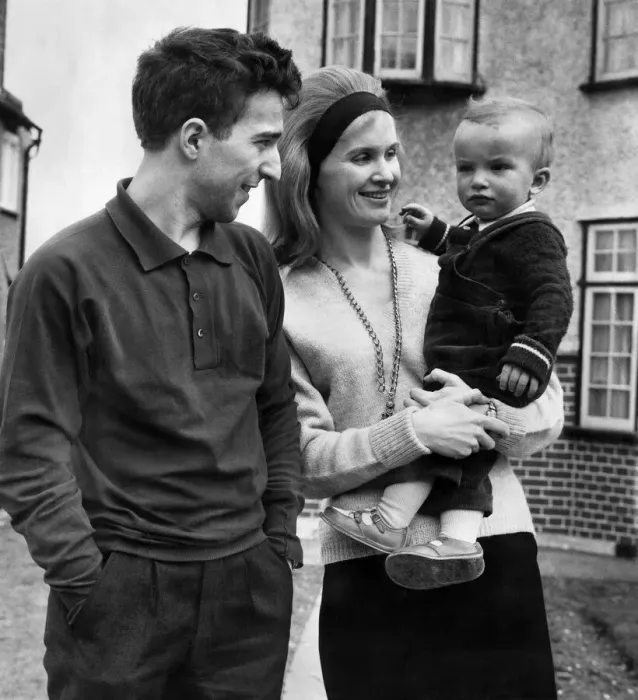 Framed Print : Russian Pianist Vladimir Ashkenazy, wife Thorunn and son Vladimir. April 1963 P016913 Framed Print : Russian Pianist Vladimir Ashkenazy, wife Thorunn and son Vladimir. April 1963 P016913