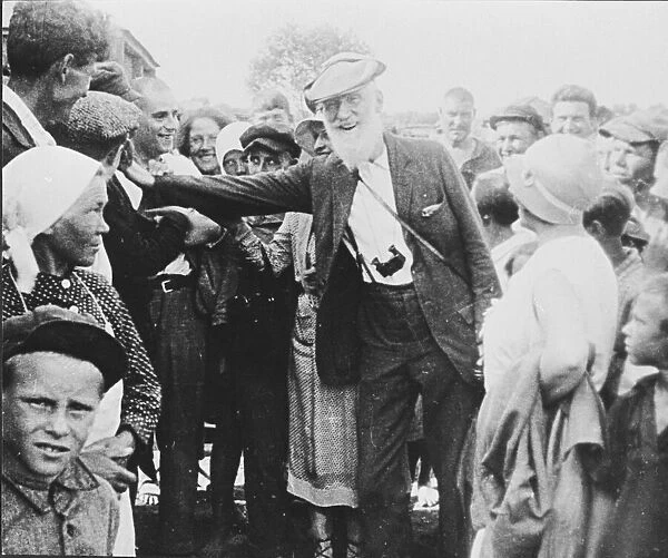 Russian Revolution. Bernard Shaw at Collective Farm. October 1917