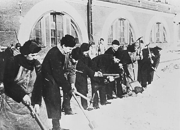 Russian Revolution. Compulsory labour for bourgeois. October 1917