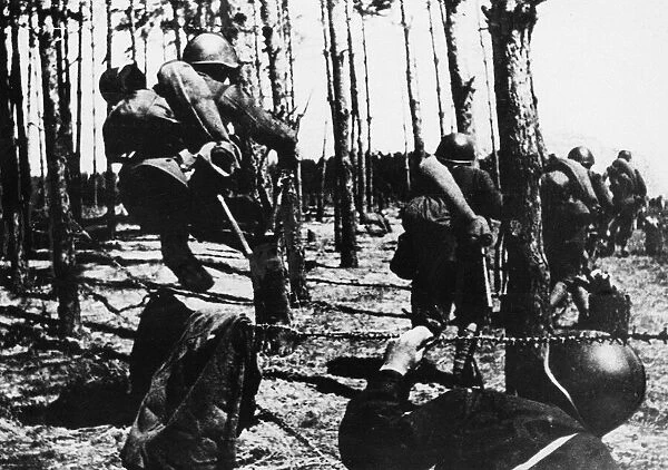 Russian troops advancing on the Kharkov front during Second World War
