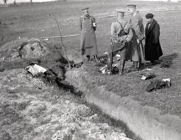 Russians at the graveside of an Austrian officer after the Battle of Lemberg. 1914