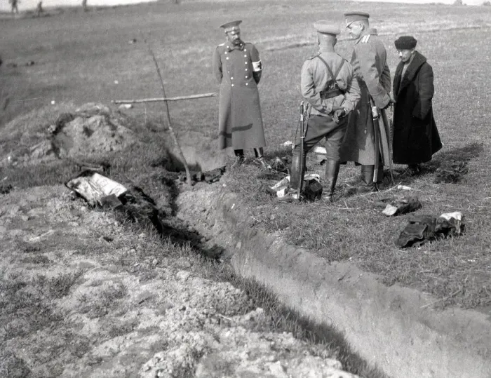 Framed Print : Russians at the graveside of an Austrian officer after the Battle of Lemberg. 1914 Framed Print : Russians at the graveside of an Austrian officer after the Battle of Lemberg. 1914