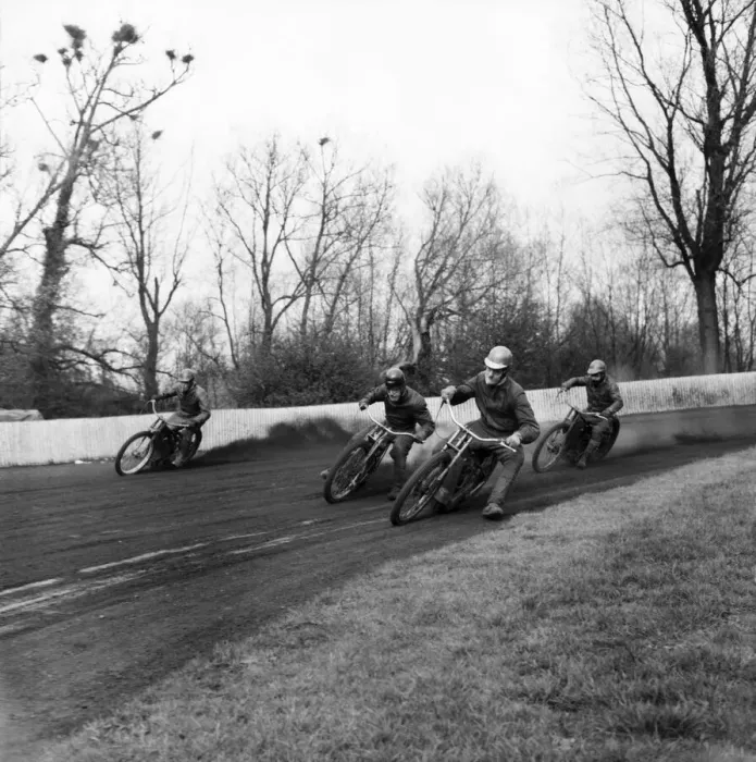 Framed Print : Rye house speedway school. Manager Alan Mitchele with Alan Briggs explains how to corner