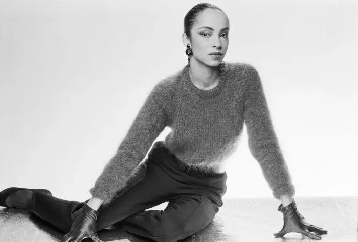 Framed Print : Sade, pictured in the studio, March 1984. Helen Folasade Adu