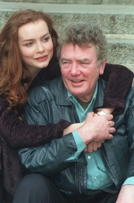 Framed Print : SAFFRON BURROWS HUGGING ALBERT FINNEY - 15  /  04  /  1996
