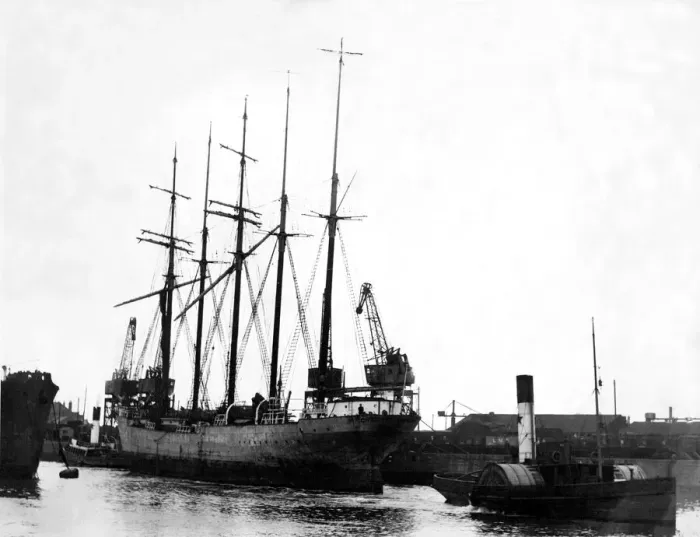 Framed Print : The sailing ship Christel Vinnen from Bremen, being moved by tugs down the River Wear