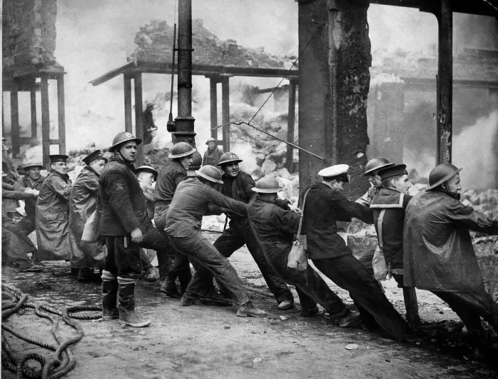 Framed Print : Sailors on leave in Glasgow help rescue workers pull wreckage from bombed building after Framed Print : Sailors on leave in Glasgow help rescue workers pull wreckage from bombed building after