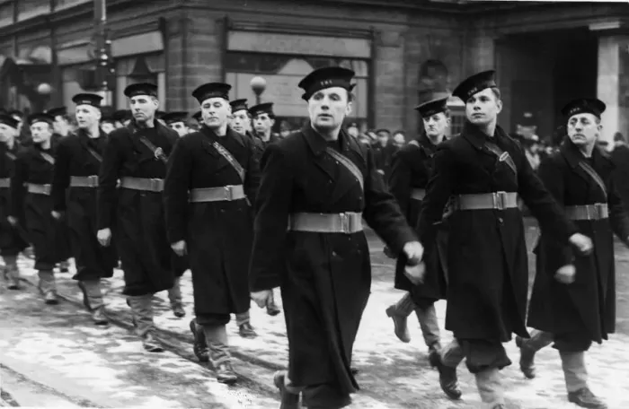 Framed Print : Sailors of the Royal Navy parade past the City Hall in Hull during the Second World War