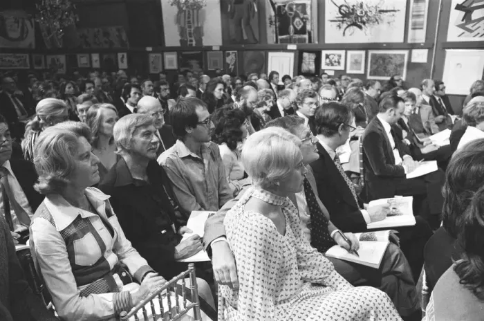 Framed Print : Sale of some of Frank Sinatras paintings at Sothebys in London 27 June 1977 Framed Print : Sale of some of Frank Sinatras paintings at Sothebys in London 27 June 1977