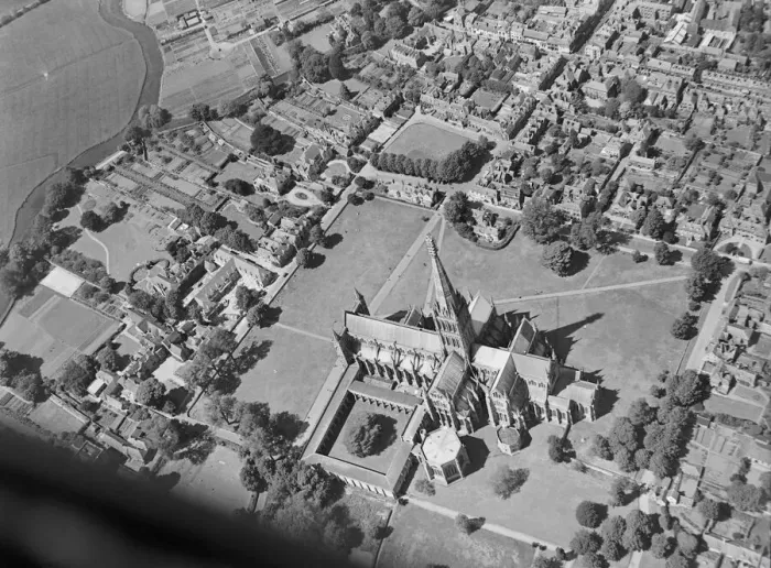 Framed Print : Salisbury Cathedral being repaired. 1950 2 / 6 / 1950 024356 / 3 Framed Print : Salisbury Cathedral being repaired. 1950 2 / 6 / 1950 024356 / 3