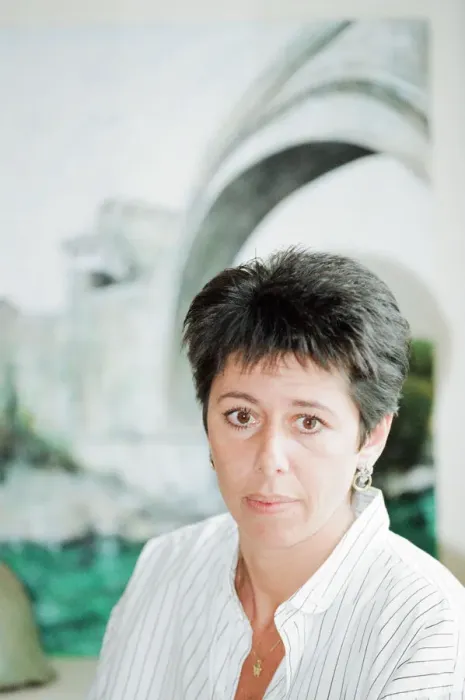 Framed Print : Sally Becker, British Aid Worker and Heroine, pictured at home in Hove, Sussex