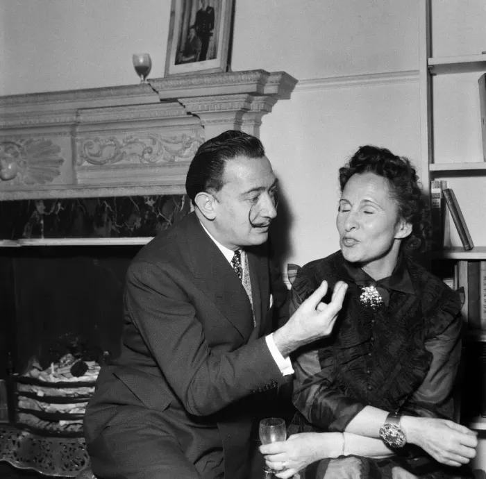 Framed Print : Salvador Dali is to paint a portrait of Sir Laurence Olivier. Dali with his wife Gala Framed Print : Salvador Dali is to paint a portrait of Sir Laurence Olivier. Dali with his wife Gala