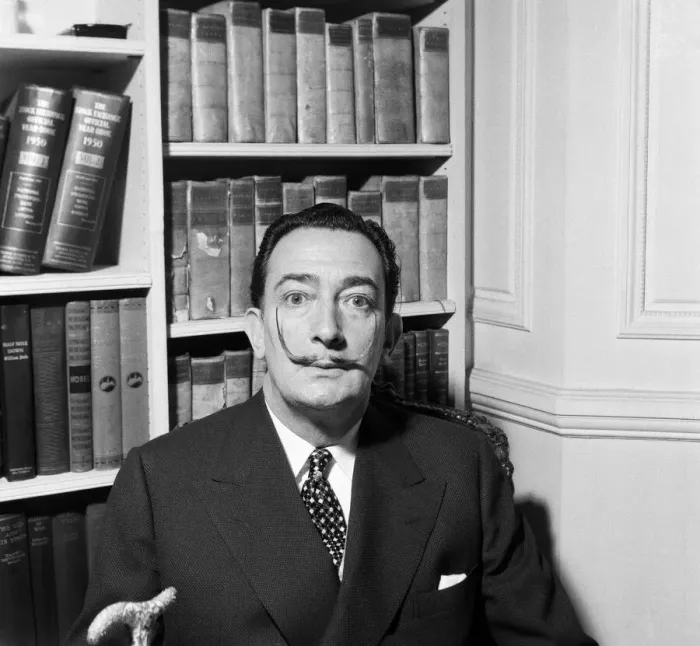Framed Print : Salvador Dali is to paint a portrait of Sir Laurence Olivier. 27th April 1955