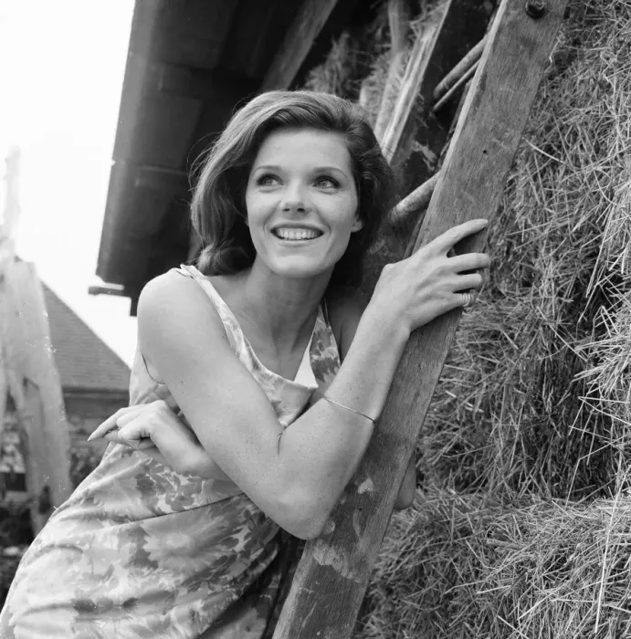 Framed Print : Samantha Eggar, British actress, pictured at Gabriels Manor Farm in Edenbridge Framed Print : Samantha Eggar, British actress, pictured at Gabriels Manor Farm in Edenbridge