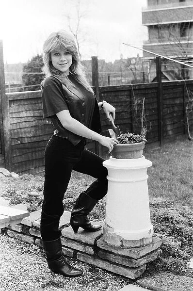 Samantha Fox contestant Miss Sunday People competition, aged 16 years old
