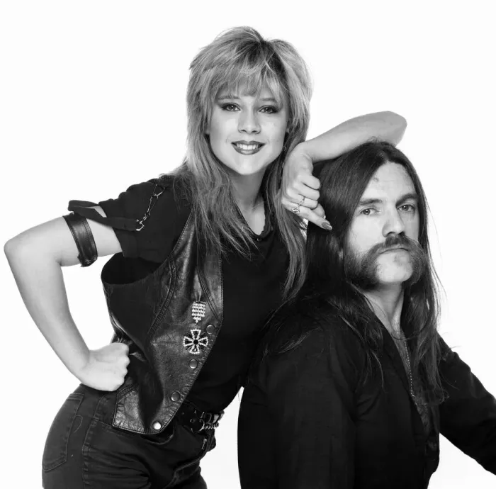 Framed Print : Samantha Fox, Glamour model, and Lemmy, musician, singer and songwriter who founded