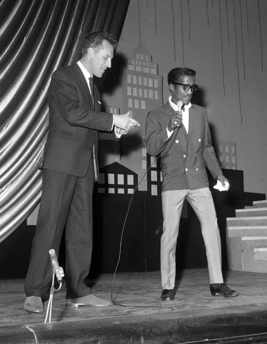 Framed Print : Sammy Davis with Bruce Forsyth rehearsing for the Royal Variety Performance 16th May 1960 Framed Print : Sammy Davis with Bruce Forsyth rehearsing for the Royal Variety Performance 16th May 1960