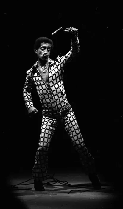 Framed Print : Sammy Davis Jnr aperforming on stage. London. 15th January 1973 74 6425 7y