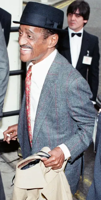Framed Print : Sammy Davis Jnr arrives at the Royal Albert Hall to perform in concert 18th April 1989 Framed Print : Sammy Davis Jnr arrives at the Royal Albert Hall to perform in concert 18th April 1989