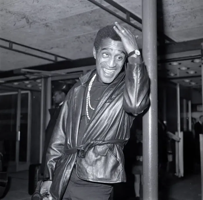 Framed Print : Sammy Davis Jnr. arriving at LAP. 16th September 1967 Framed Print : Sammy Davis Jnr. arriving at LAP. 16th September 1967