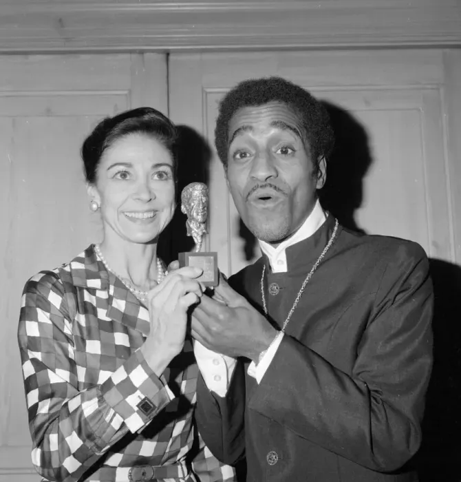 Framed Print : Sammy Davis Jnr with Dame Margot Fontayn who handed him a statue of the man himself as a Framed Print : Sammy Davis Jnr with Dame Margot Fontayn who handed him a statue of the man himself as a