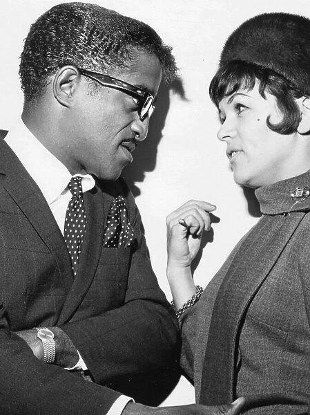 Sammy Davis Jnr and Eve Boswell talking at Variety Club lunch - March 1963 - 10  /  03  /  1963