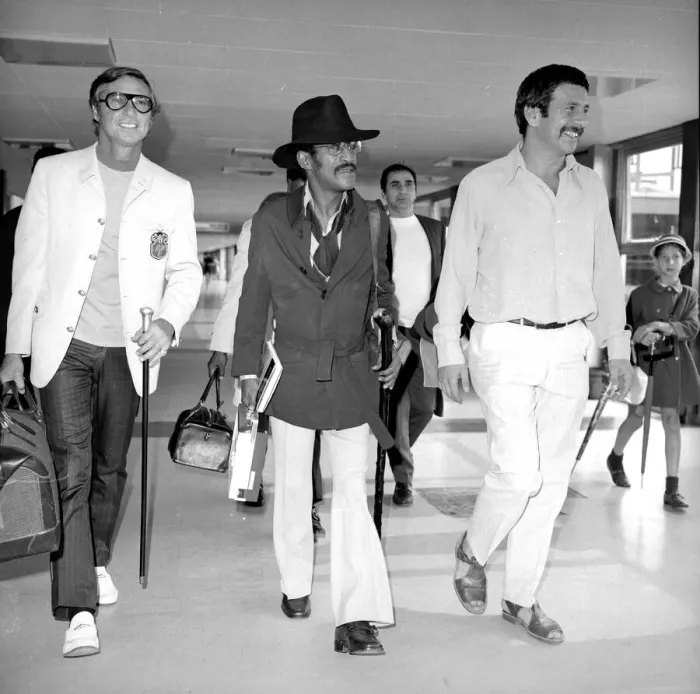 Framed Print : Sammy Davis Jnr at Heathrow, where he is leaving for Tel Aviv with Topol Framed Print : Sammy Davis Jnr at Heathrow, where he is leaving for Tel Aviv with Topol