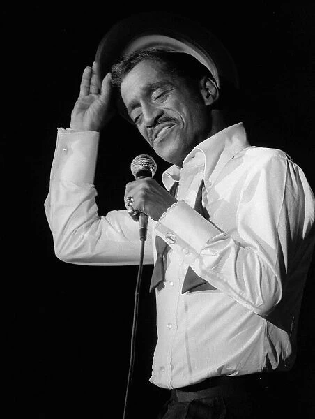 Sammy Davis Jnr junior singing in concert Microphone Raise hand Rings