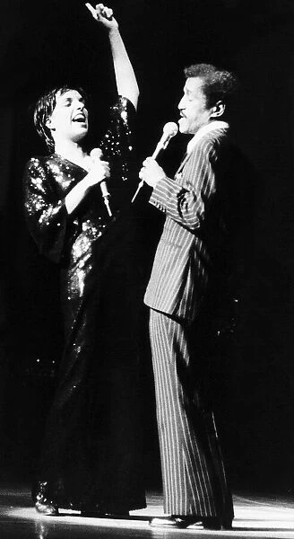 Sammy Davis Jnr and Liza Minnelli singing on stage 1978