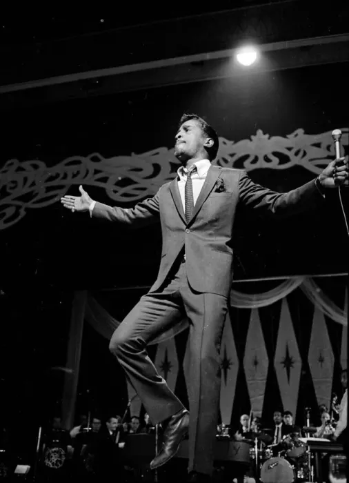 Framed Print : Sammy Davis Jnr. rehearsing for the 1966 Royal Variety Show. 14th November 1966 Framed Print : Sammy Davis Jnr. rehearsing for the 1966 Royal Variety Show. 14th November 1966