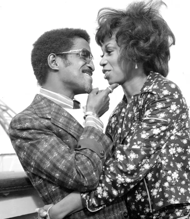 Framed Print : Sammy Davis Jnr with his wife Alto Vise on their way to start their honeymoon