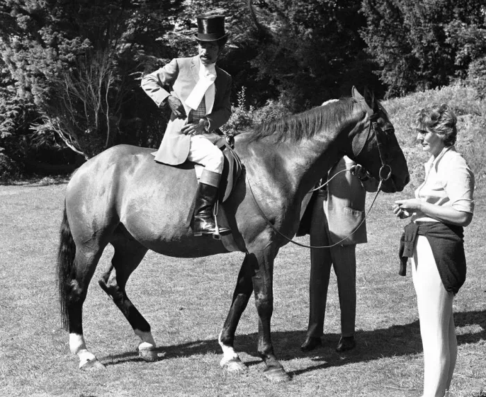 Framed Print : Sammy Davis Junoir seen here relaxing whilst on location at Eastnor Castle Framed Print : Sammy Davis Junoir seen here relaxing whilst on location at Eastnor Castle