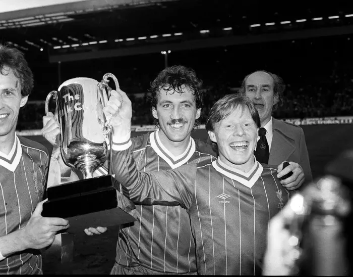 Framed Print : Sammy Lee with Alan Kennedy & Phil Neal of Liverpool 1983 with milk cup Framed Print : Sammy Lee with Alan Kennedy & Phil Neal of Liverpool 1983 with milk cup