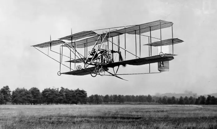 Framed Print : Samuel Cody flying at Aldershot September 1910 RThis was one of the first flights Framed Print : Samuel Cody flying at Aldershot September 1910 RThis was one of the first flights