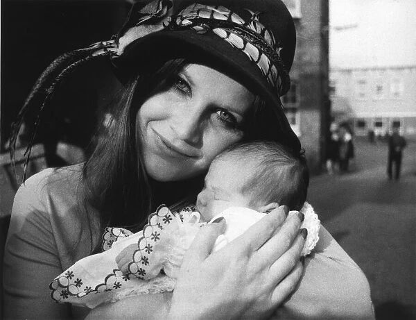 Sandie Shaw with baby daughter Grace February 1971. Pictured